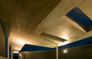 1282602815-minimal-structural-supports-allow-the-folded-concrete-canopy-to-define-the-external-roof-terrace-528x339
